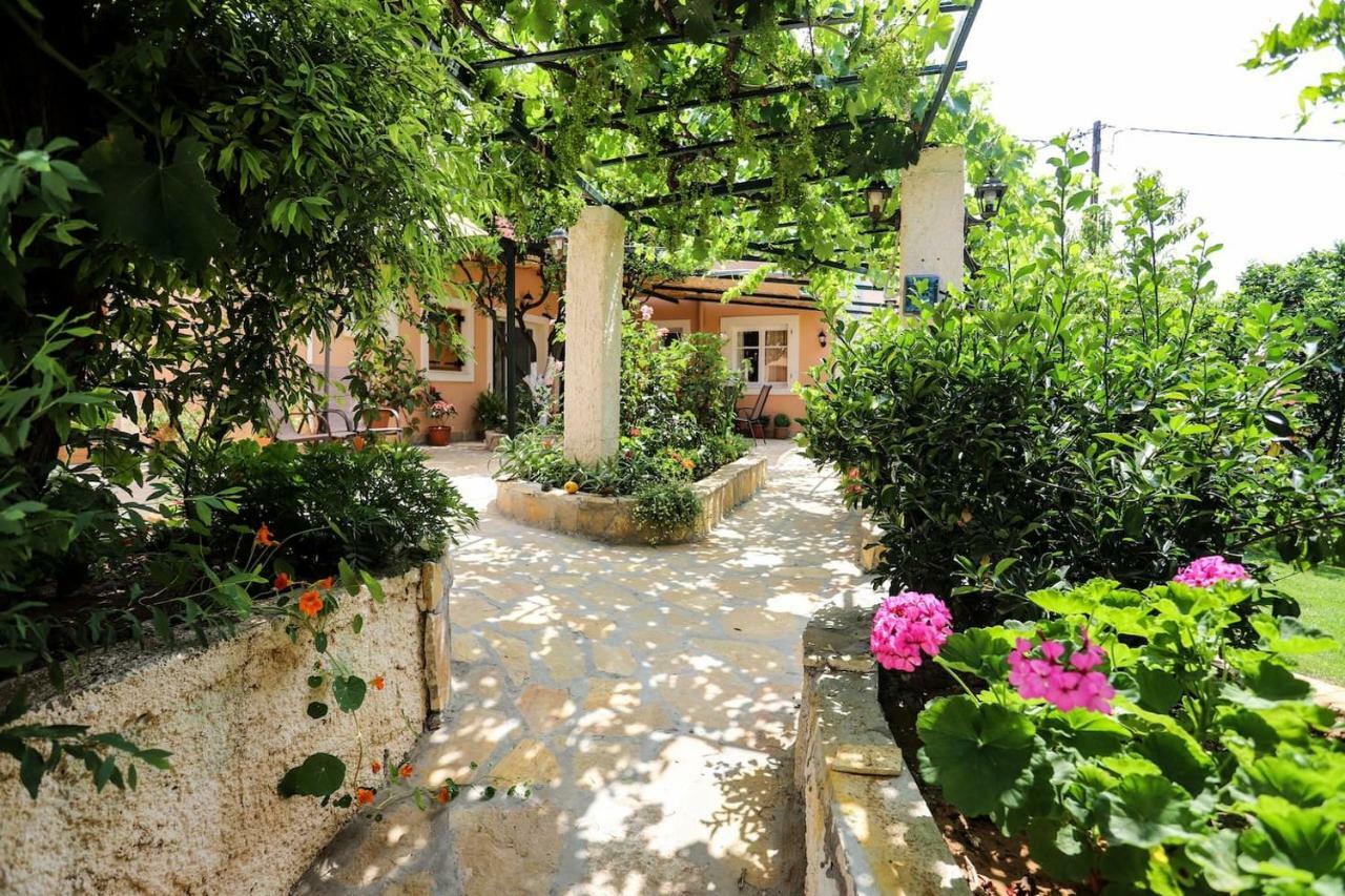 בית הארחה Kastellanoi  	Garden House Kastellani מראה חיצוני תמונה